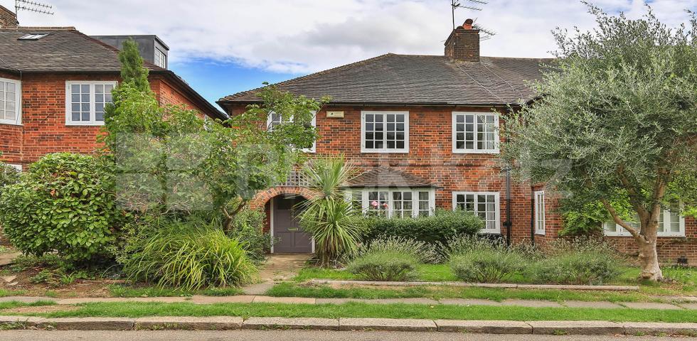 			4 Bedroom, 1 bath, 1 reception House			 Cascade Avenue, Muswell Hill
